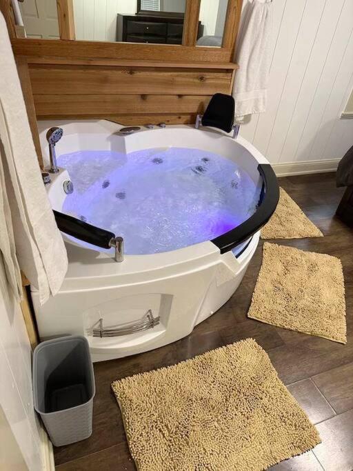Hot Tub 5 Beds Moorhead Exterior foto