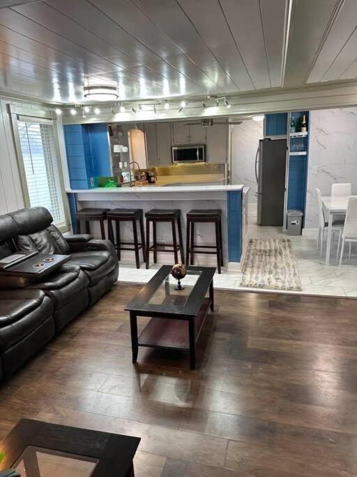 Hot Tub 5 Beds Moorhead Exterior foto